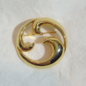 Vintage Gold tone Round Abstract Swirl Brooch